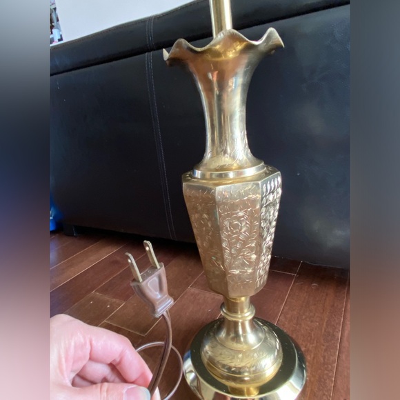 Vintage Brass Lamp. No shade - Picture 7 of 9